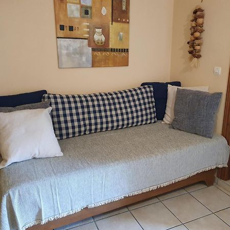 Semeli Guesthouse Karpenísion Esterno foto