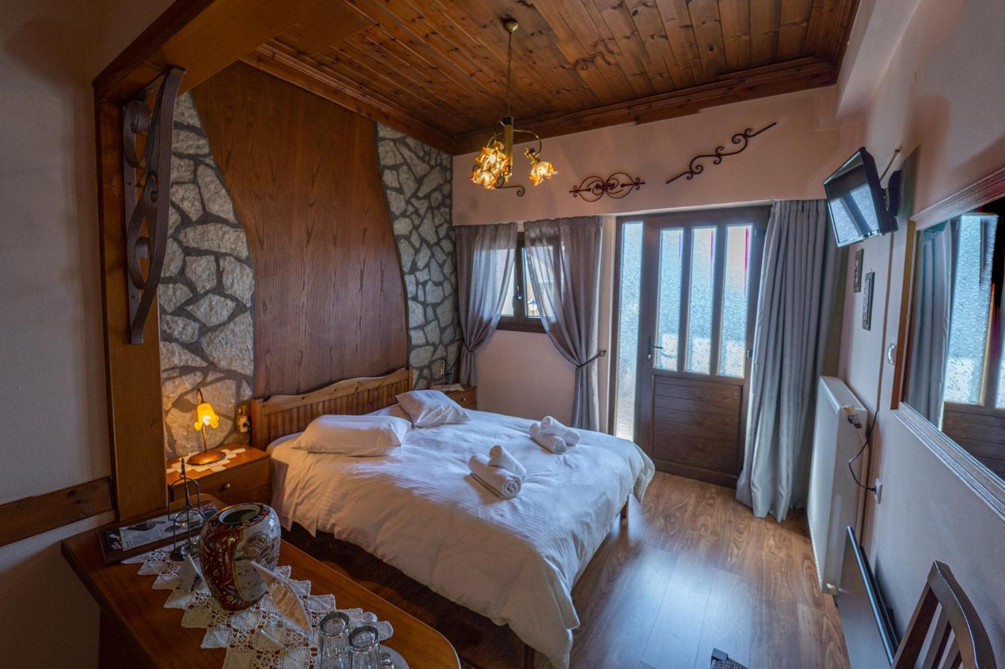 Semeli Guesthouse Karpenísion Esterno foto