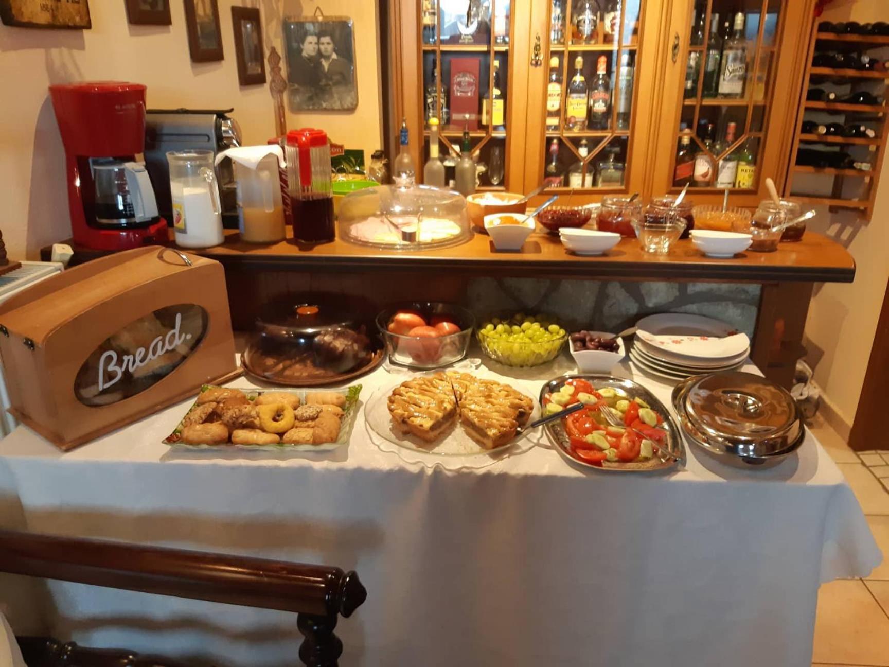 Semeli Guesthouse Karpenísion Esterno foto